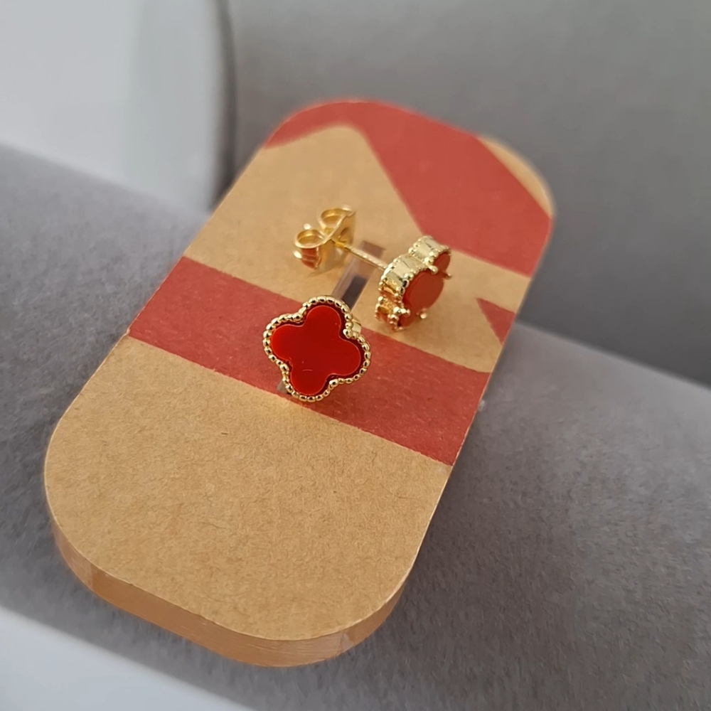 Red enamel four leafs stud earrings 8mm